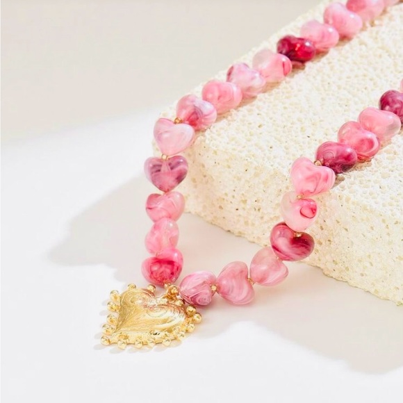 NWT Pink Heart Bead Necklace with Gold Pendant - Picture 4 of 4